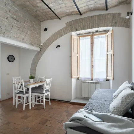 La Papessa Del Colosseo Roma